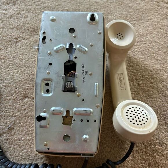 Vintage Comdial Beige Rotary Dial Wall Phone - Picture 7 of 11